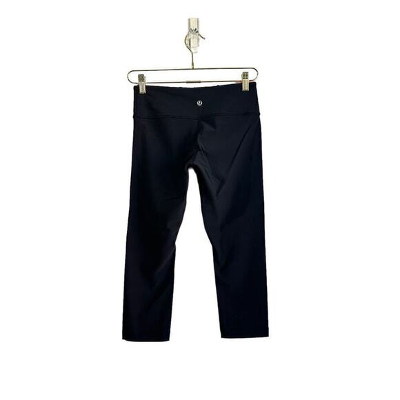 Lululemon Groove Crop Women's 4 Black Secret‎ Garden Activewear Yoga Gym - Picture 2 of 6